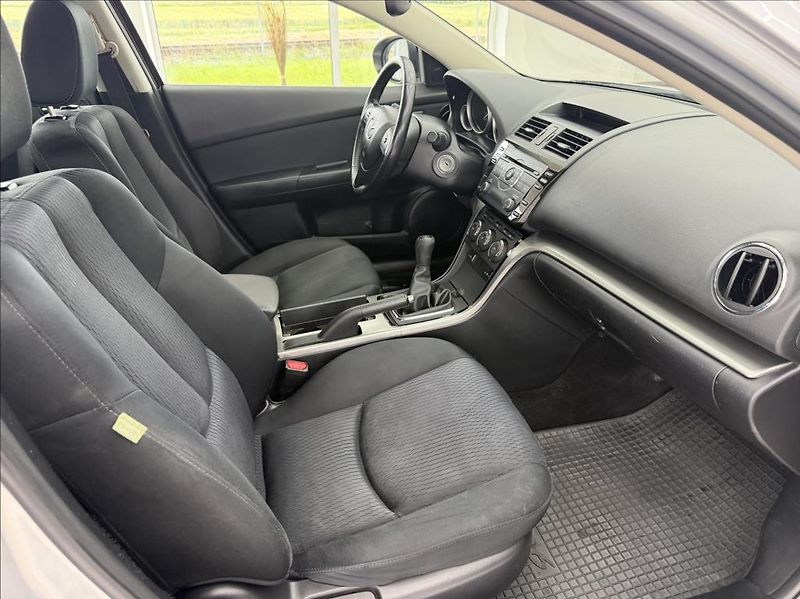 Mazda 6 2,0 i, klimatizace, tažné zař. - fotka 13 z 27