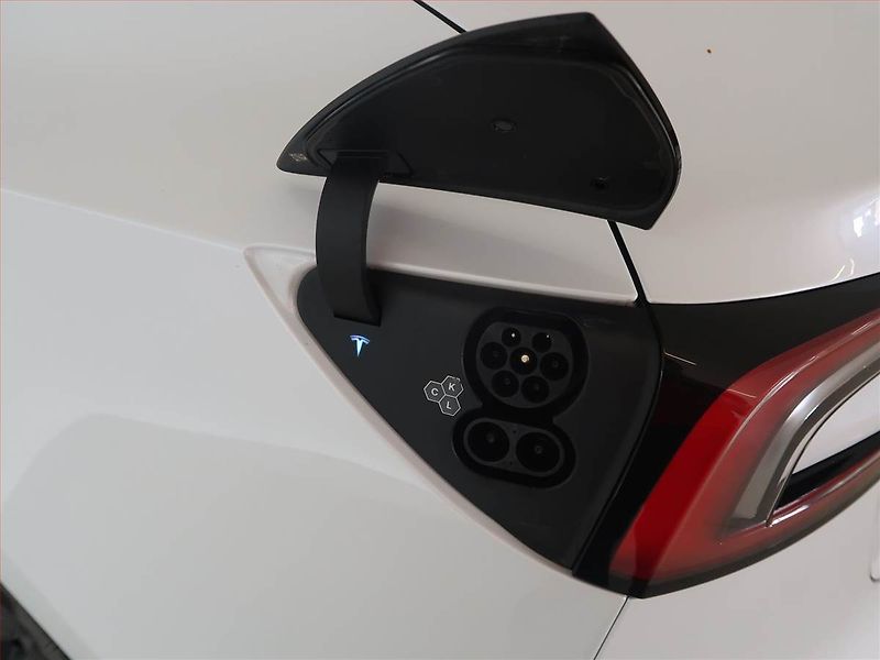 Tesla Model 3 (2024) Standard Range 60kWh, SoH 94% - fotka 18 z 19