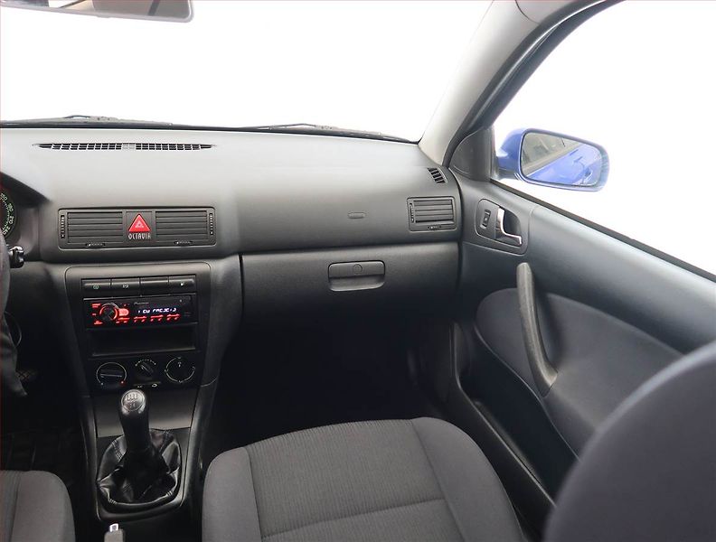 Škoda Octavia (2009) 1.9 TDI , ČR,1.maj - fotka 8 z 15
