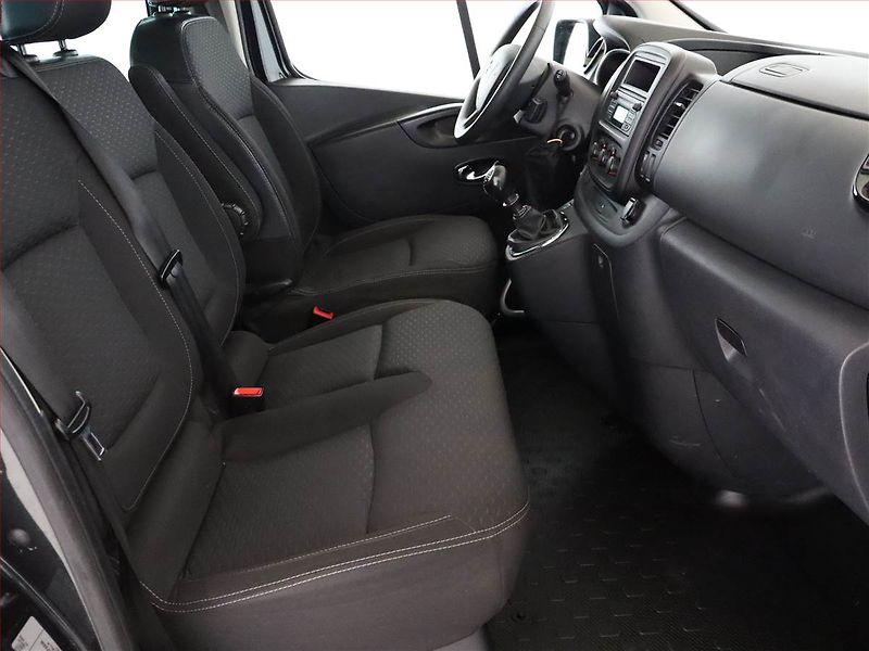 Opel Vivaro (2017) 1.6 BiCDTI, Bus, 9Míst - fotka 7 z 11