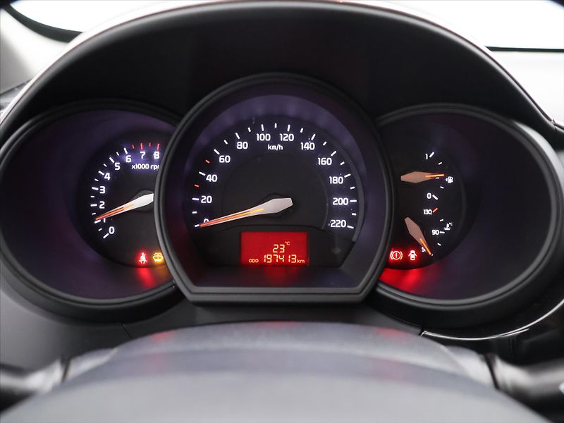 Kia Rio 1,4 CVVT 80kW Anniversary CZ - fotka 16 z 29