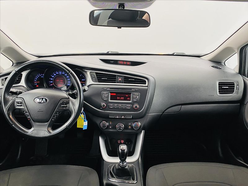 Kia Ceed 1,4 CVVT 73 kW Klima 1. maj.ČR - fotka 9 z 24