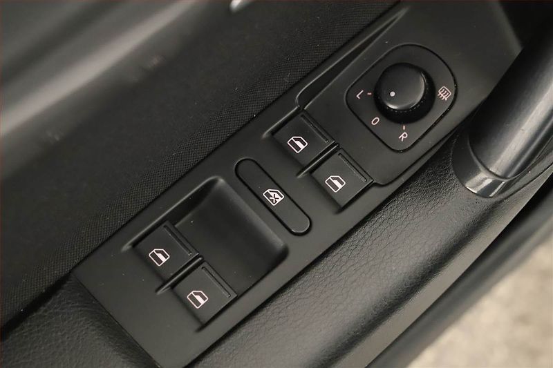 Volkswagen Passat (2014) 2.0 TDI, Navi, Tempomat - fotka 14 z 18