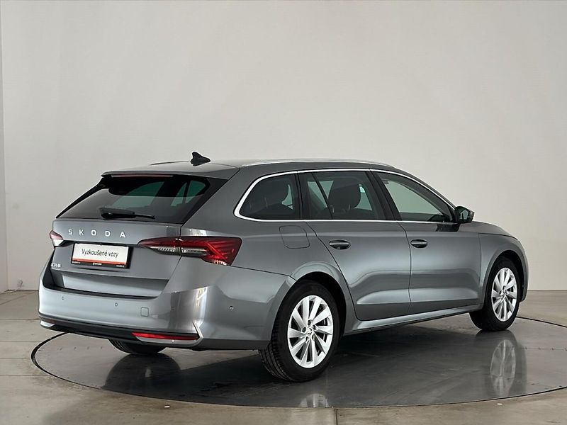 Škoda Octavia Top Selection DSG - fotka 2 z 29