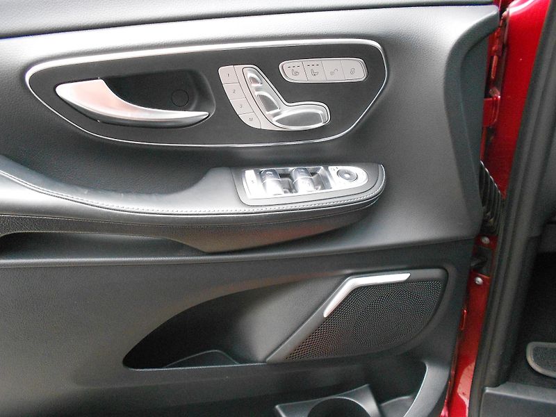 Mercedes-Benz Třídy V 300d 6míst 4Matic ČR 1.m DPH - fotka 9 z 24