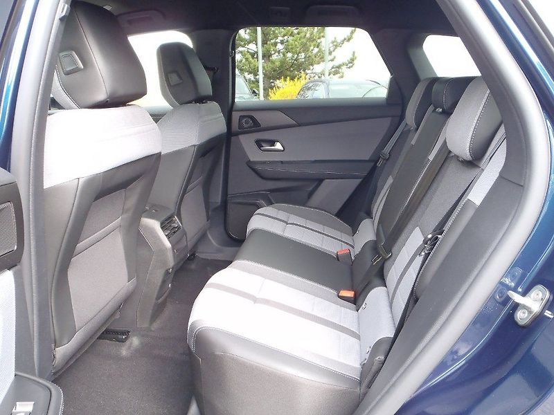 Opel Grandland Ultimate Hybrid 1.2T 107kW - fotka 11 z 37