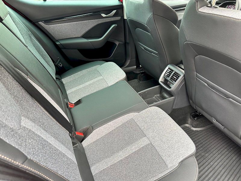 Škoda Octavia (2024) 1.5 TSI 110kW MHEV Top Selecti - fotka 19 z 23
