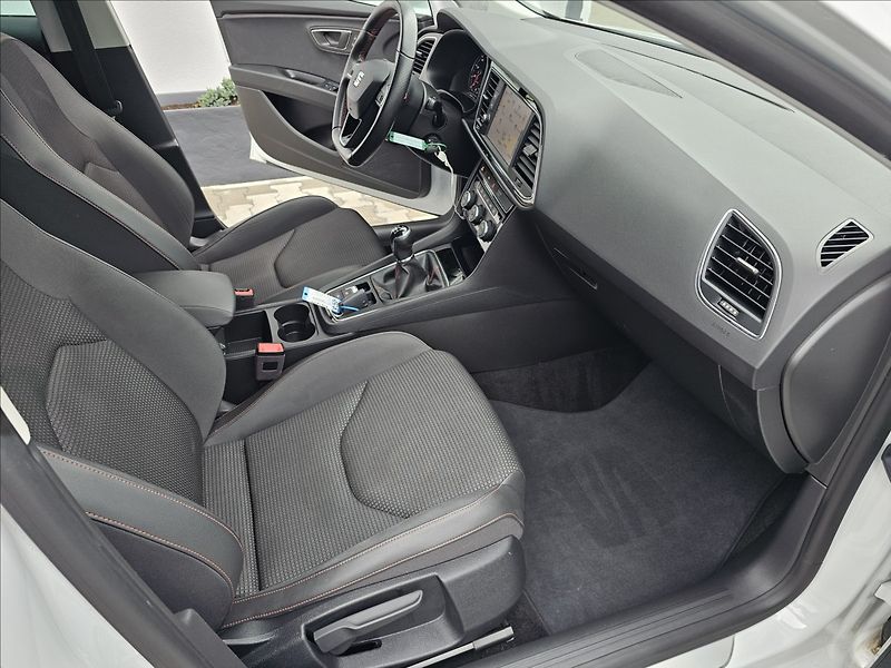 Seat Leon 1,4TSi 110KW FR led NAVI - fotka 36 z 44