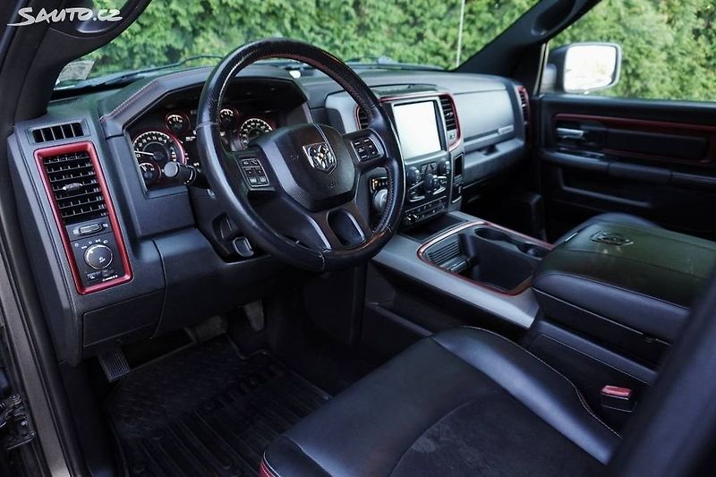 Dodge RAM (2015) 5.7 HEMI 4X4 REBEL EDITION - fotka 29 z 35
