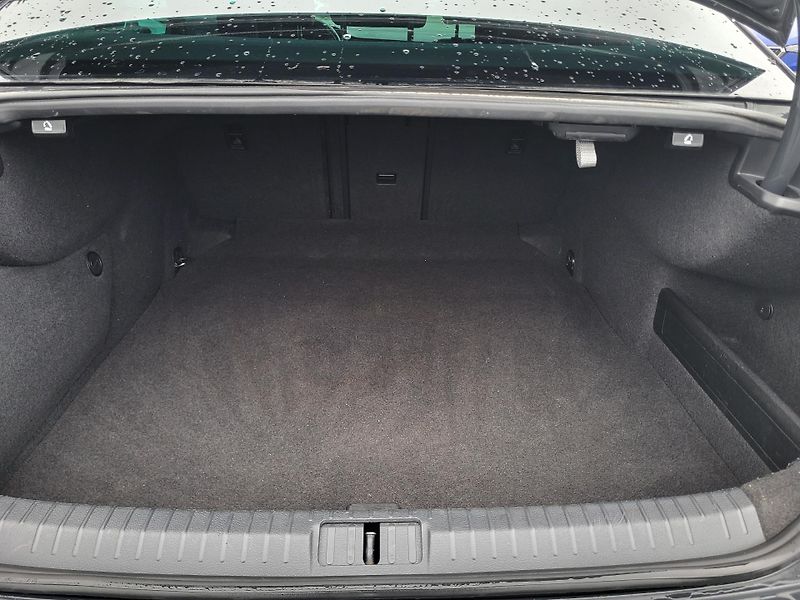 Volkswagen Passat SEDAN 2.0 TDi ELEGANCE *ČR - fotka 37 z 46