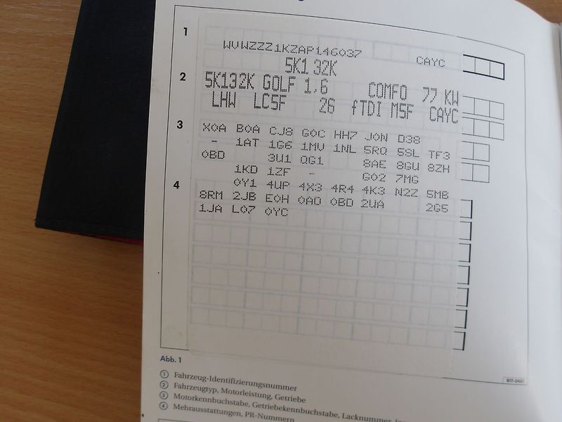 Volkswagen Golf 1,6TDi 77kW - fotka 23 z 26