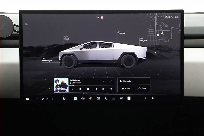 Tesla Cybertruck (2024) Dual Motor AWD - fotka 9 z 30