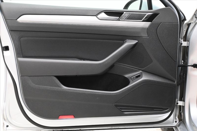 Volkswagen Passat 2,0 TDI 110 kW Business Záruka - fotka 25 z 31