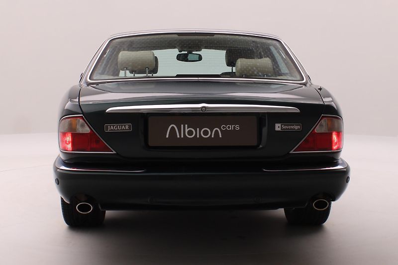 Jaguar XJ V8 4.0 SOVEREIGN AUT - fotka 11 z 31