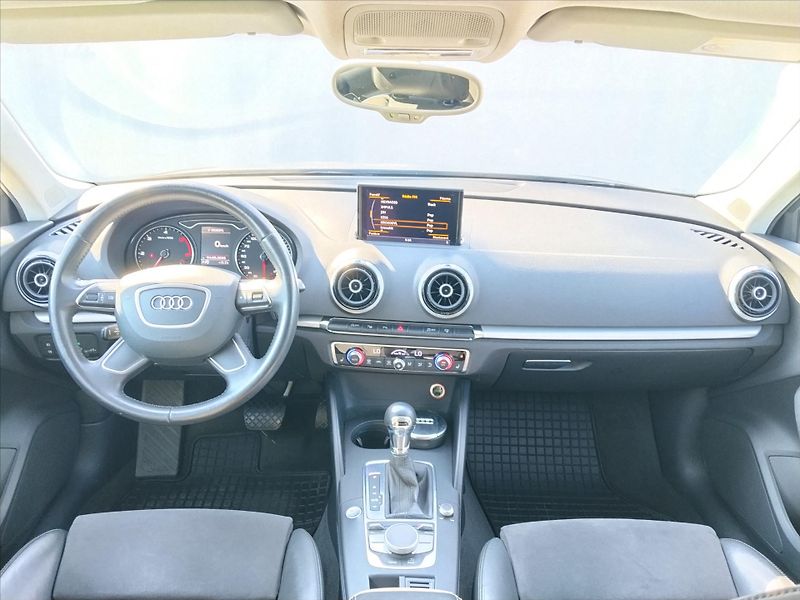 Audi A3 1,6   Sportback - fotka 4 z 32
