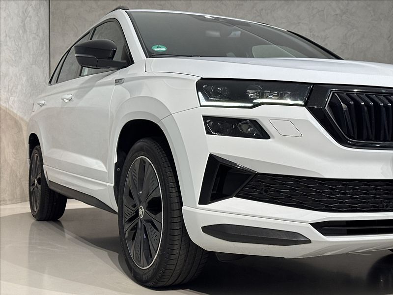 Škoda Karoq 2,0 TDi  Sportline LED Virtual - fotka 5 z 47