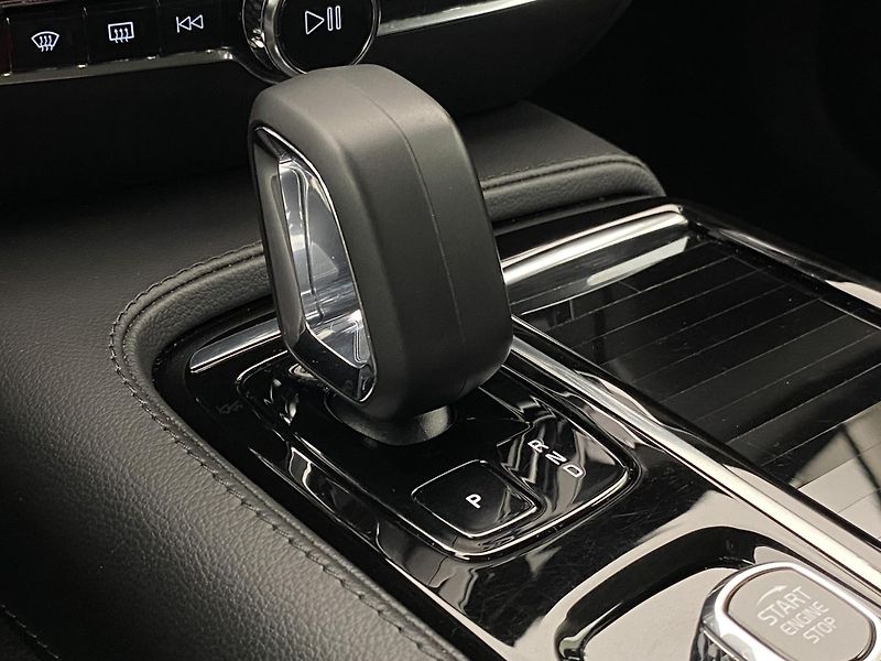 Volvo V60 T6 AWD RECHARGE CORE - fotka 26 z 45