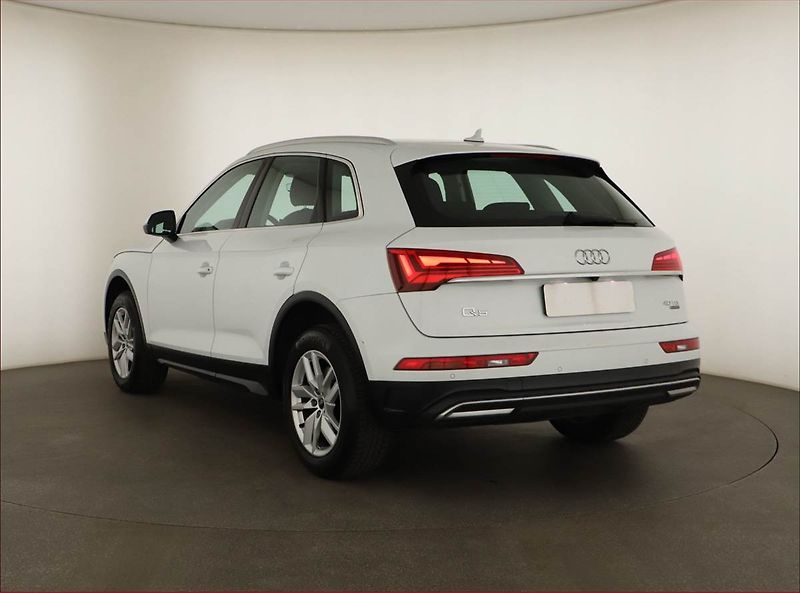 Audi Q5 (2021) 40 TDI - fotka 4 z 20
