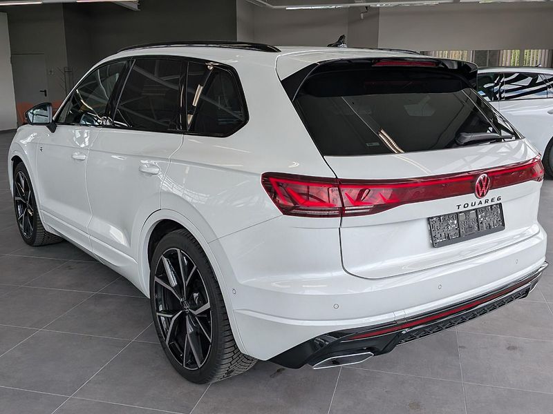 Volkswagen Touareg TDI 210kW R-Line HuD Pano NezT - fotka 5 z 24