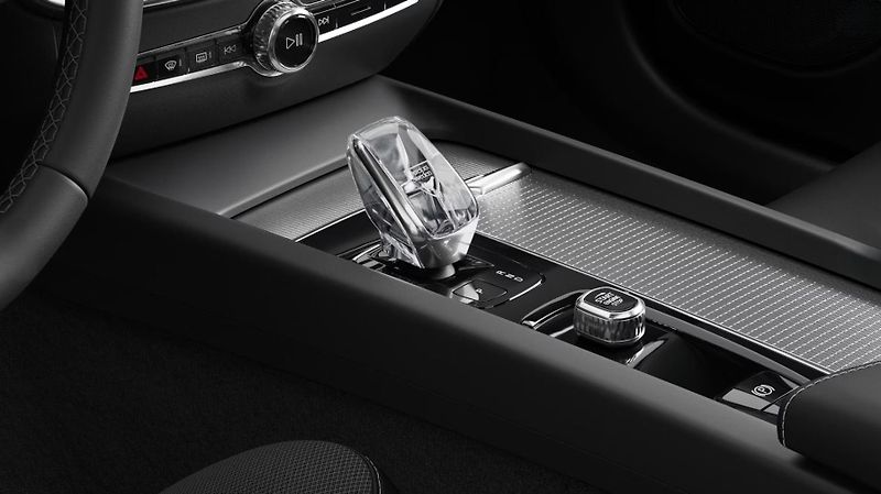 Volvo V60 (2026) B4 PLUS DARK AUT - fotka 7 z 17