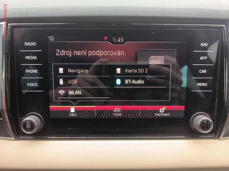 Škoda Karoq (2018) 1.5 TSi, Style, DSG, panor - fotka 12 z 26