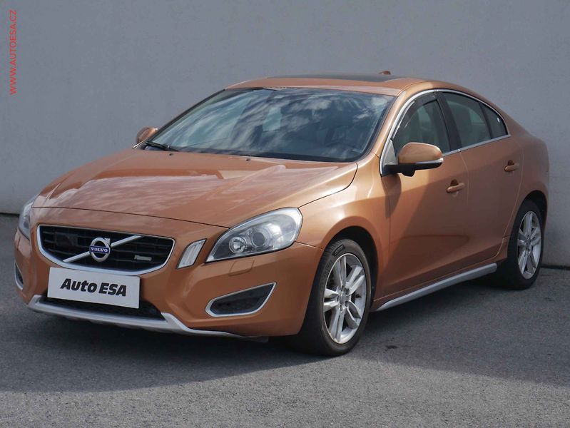 Volvo S60 (2010) 2.0 T, ČR, Summum, AT, kůže - fotka 3 z 18