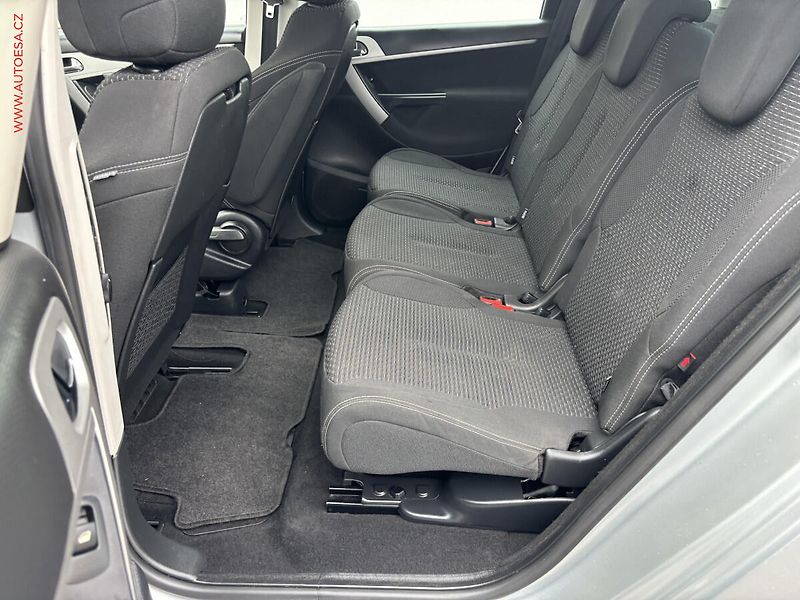 Citroën C4 Picasso (2011) 1.6 VTi, AC, tempo - fotka 12 z 18
