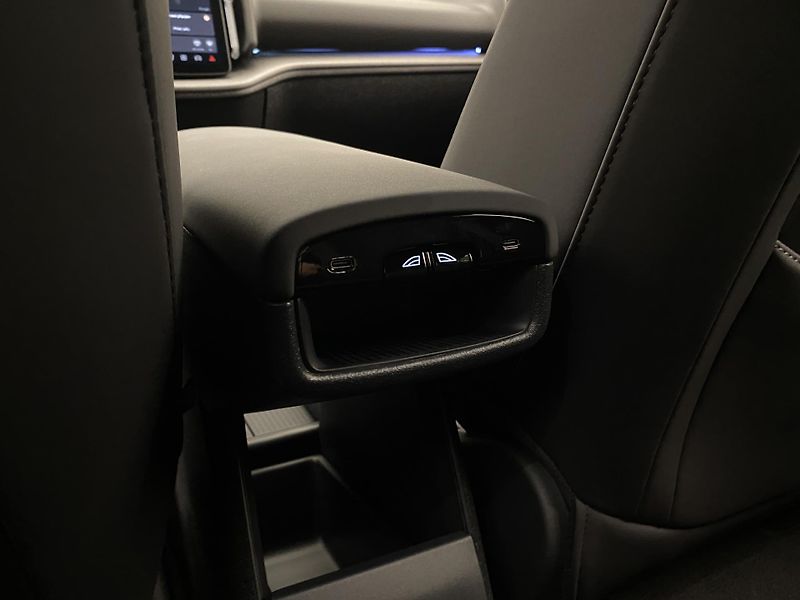 Volvo EX30 (2026) P5 LONG RANGE ELETRIC PLUS - fotka 72 z 73
