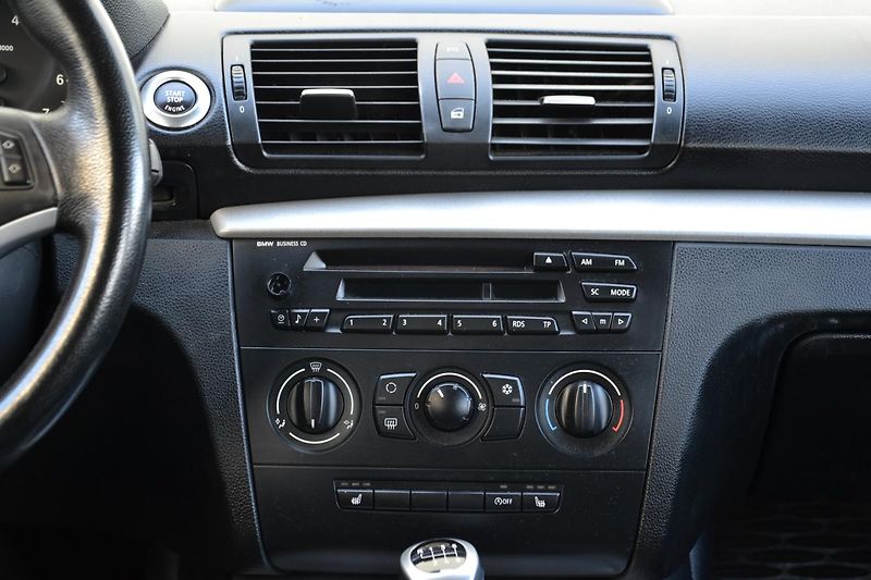 BMW Řada 1 118i / 105 kW / MANUÁL - fotka 21 z 38