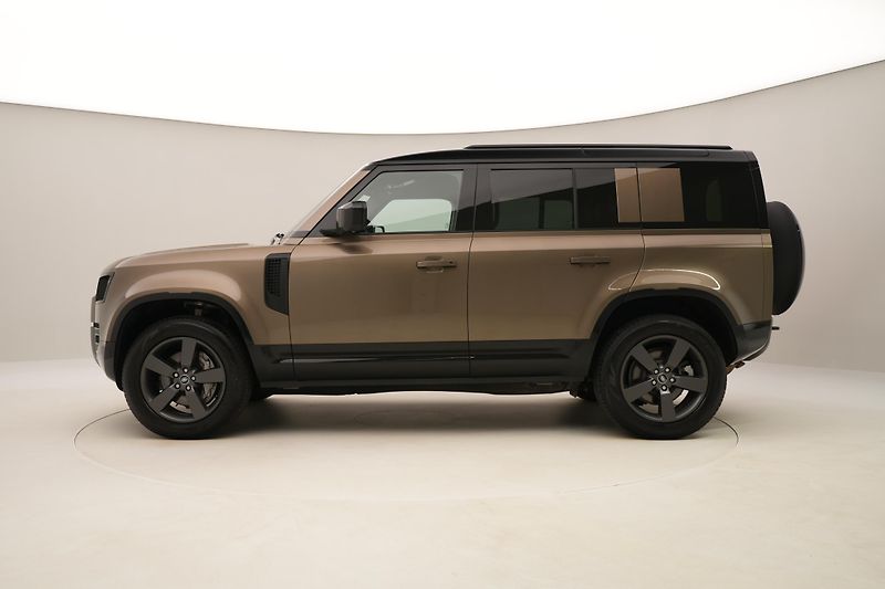 Land Rover Defender D300 X-DYNAMIC HSE AWD AUT CZ - fotka 9 z 53