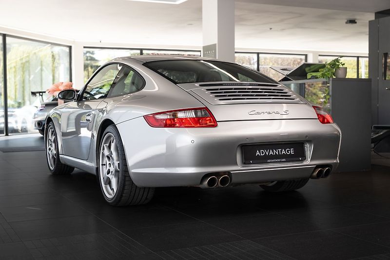 Porsche 911 (997) Carrera S Manuál - fotka 4 z 19