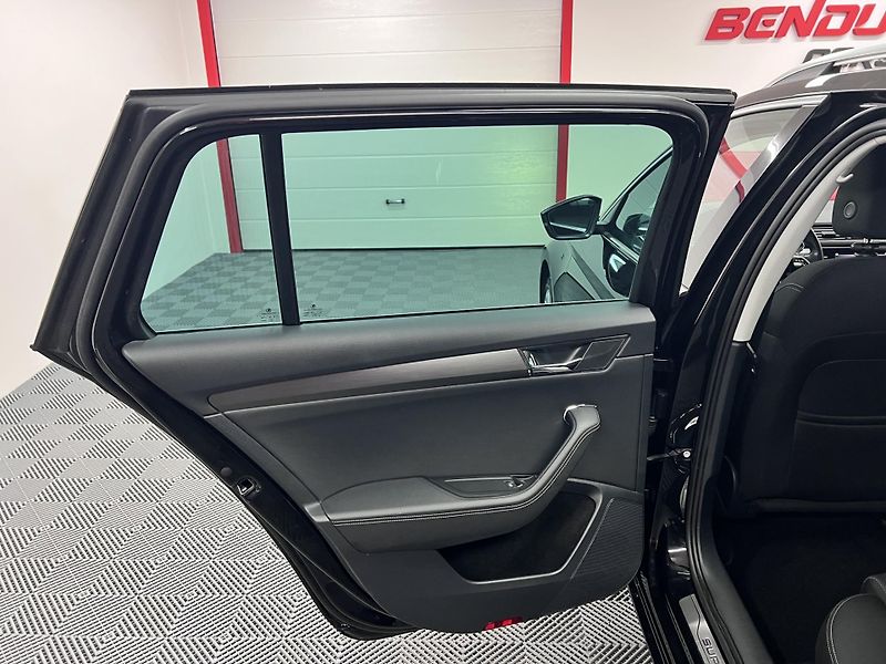 Škoda Superb 2.0 TSI 140 kW Style Servis - fotka 18 z 50