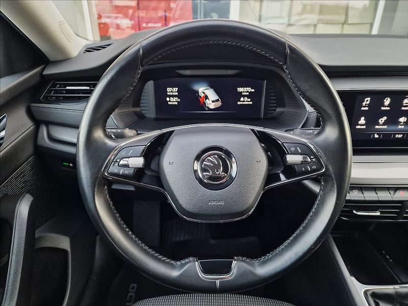 Škoda Octavia 2.0TDI,původ ČR,1.Maj,2x kola - fotka 21 z 50