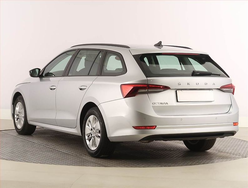 Škoda Octavia (2022) Ambition 2.0 TDI, ČR,1.maj - fotka 4 z 24