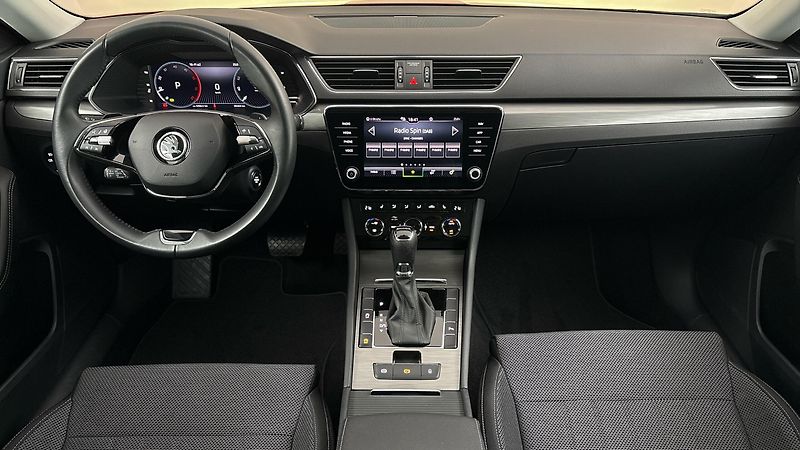 Škoda Superb 2.0 TDI DSG Style Combi - fotka 8 z 26