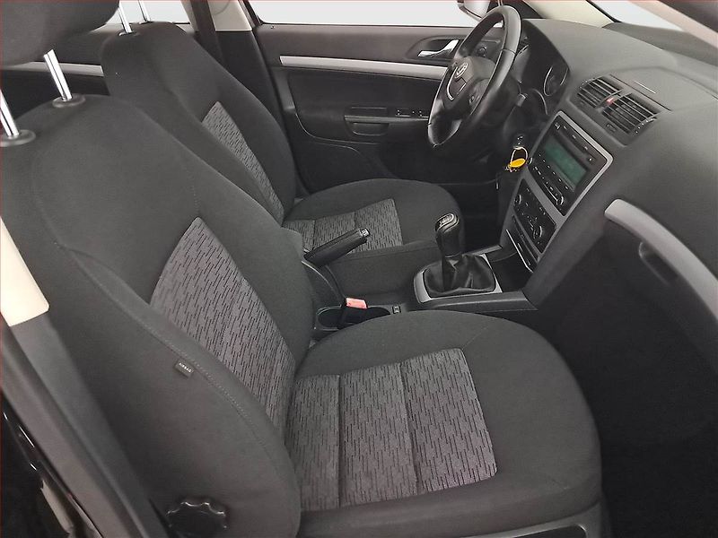Škoda Octavia (2013) 2.0 TDI, Serv.kniha, Tempomat - fotka 9 z 18