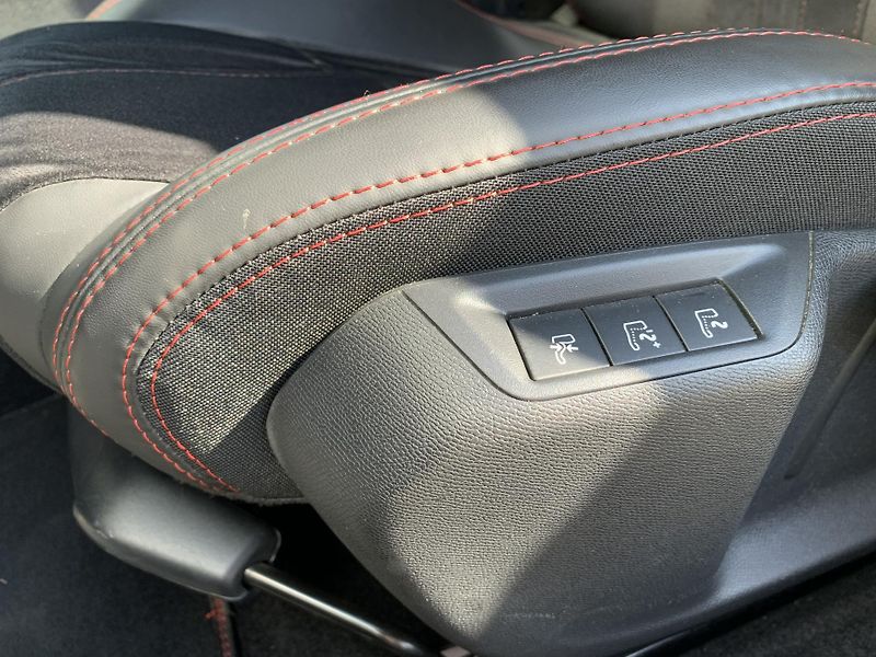 Peugeot 308 GTi 1.6 TURBO 270k - fotka 16 z 23