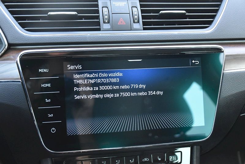 Škoda Superb (2024) Scout 2.0 TSI 206kW 4x4 DSG - fotka 16 z 34
