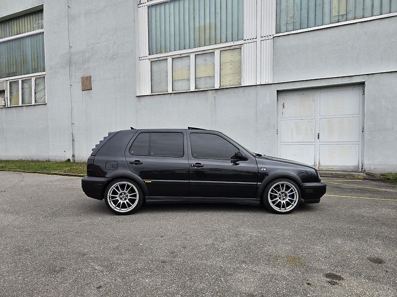 Volkswagen Golf (1992) 3 VR6, USA LOOK, ŠÍBR  - fotka 6 z 18