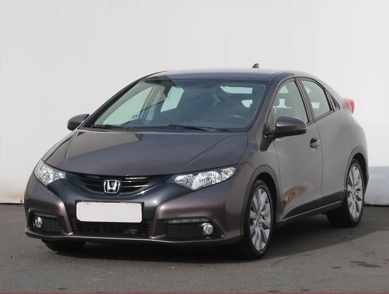 Honda Civic (2012) 1.4 i-VTEC, Tempomat - fotka 2 z 18