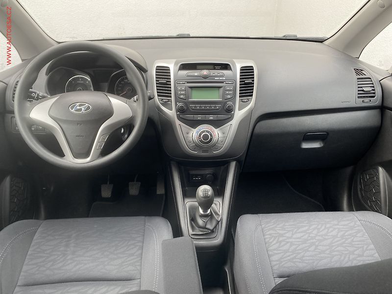Hyundai ix20 (2013) 1.6 CRDi, AC, park. čidla - fotka 8 z 16