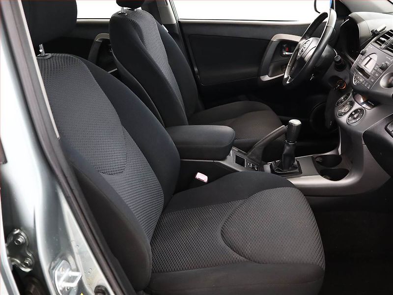 Toyota RAV4 (2007) 2.0 VVT-i, 4X4, Tempomat - fotka 7 z 15