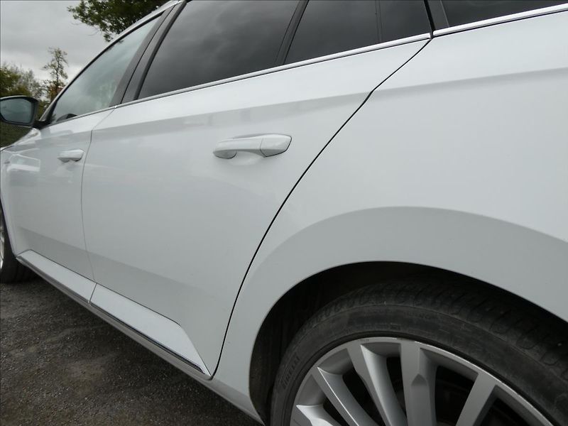 Škoda Superb 2,0 TDI 140kW 4x4 DSG Laurin&K - fotka 16 z 56
