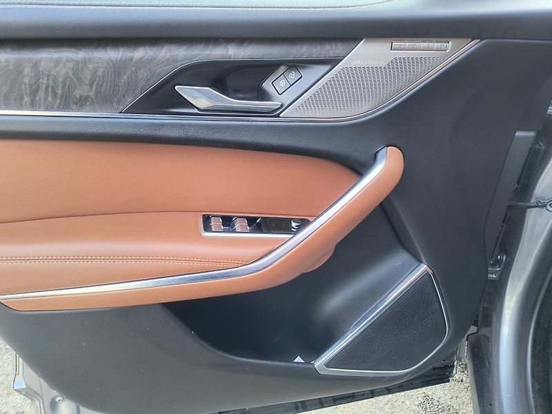 Jaguar F-Pace (2021) D300 AWD R -DINAMIC SE AUTOMAT - fotka 33 z 68