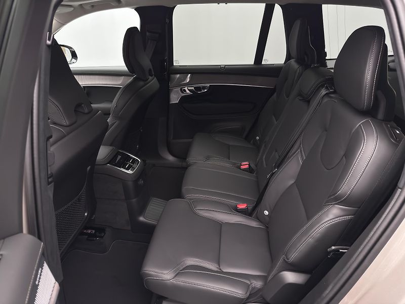 Volvo XC90 (2026) T8 AWD Plug-in ULTRA DARK 7m - fotka 6 z 29