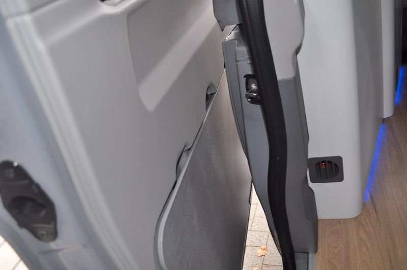 Ford Transit Custom Nugget Titanium 125kW Automat - fotka 16 z 25