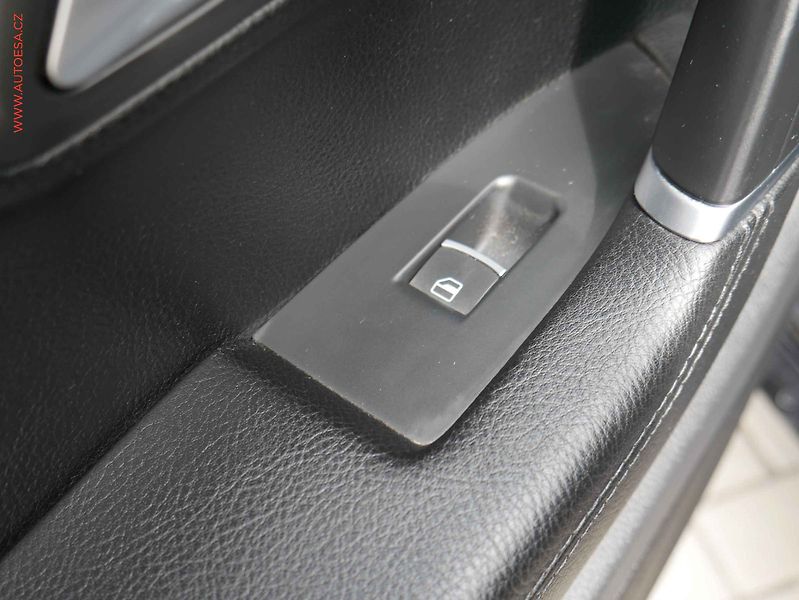 Volkswagen CC (2013) 2.0TDI, ČR, Sport, DSG, kůže - fotka 12 z 19