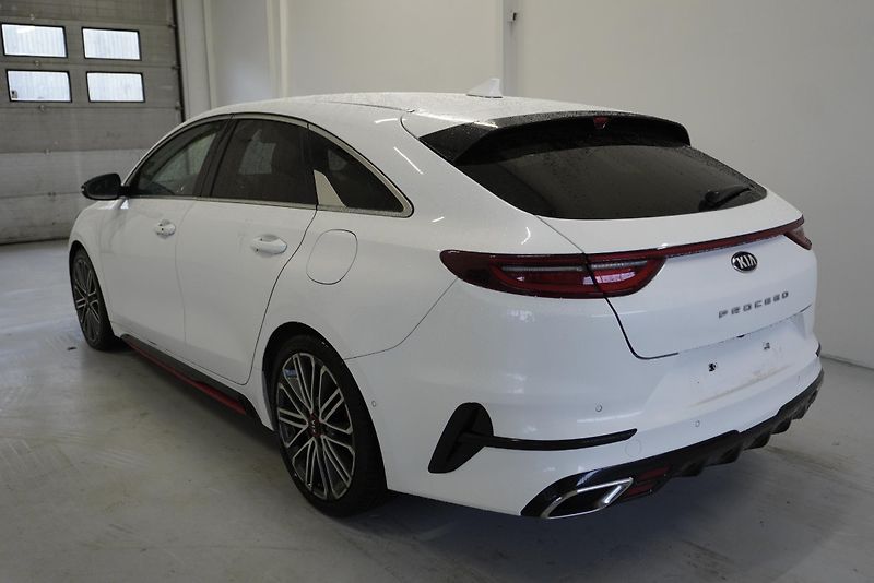 Kia ProCeed 1.6 T-GDI 150kW GT-LINE AUT - fotka 8 z 31