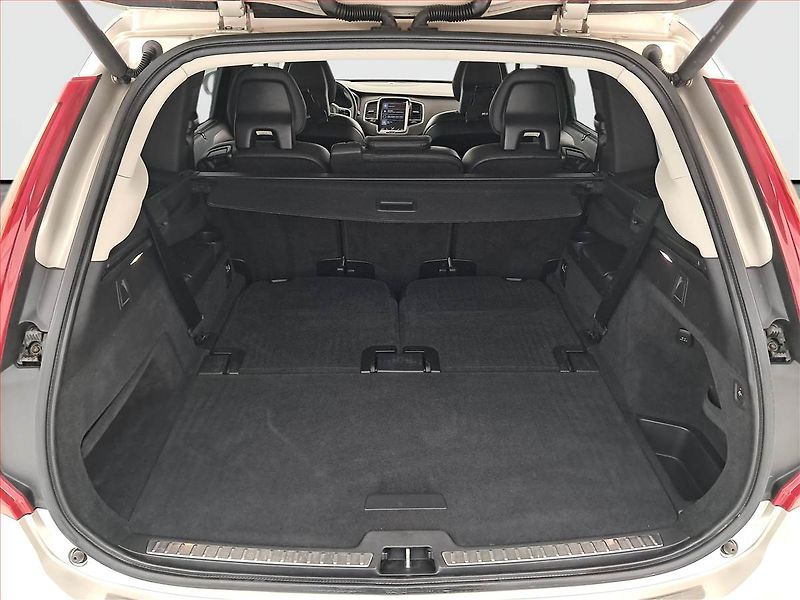 Volvo XC90 (2016) D5 AWD - fotka 14 z 24
