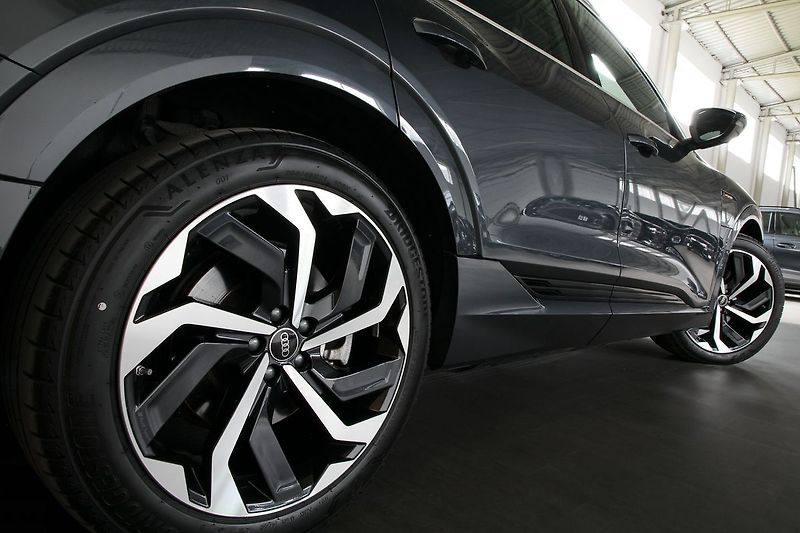 Audi e-tron 55 300kW Ventilace Matrix 360 - fotka 11 z 48